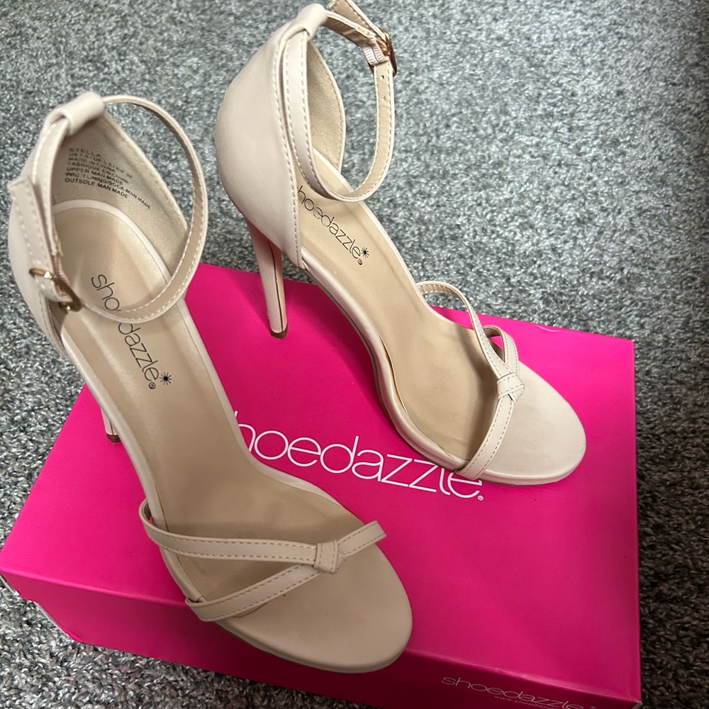 Ankle strap nude heel